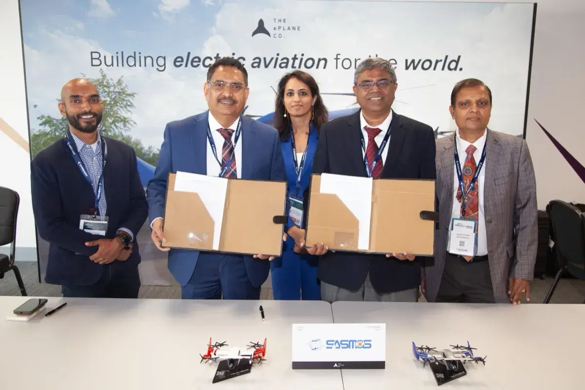 The SASMOS and ePlane teams with the signed agreement